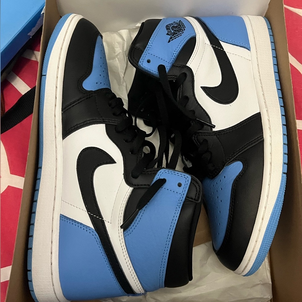 Air Jordan 1 retro, Men’s size 11, (used) worn 2x, with box